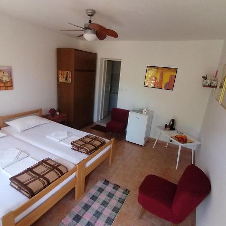 Guesthouse Bracanovic Хвар Экстерьер фото