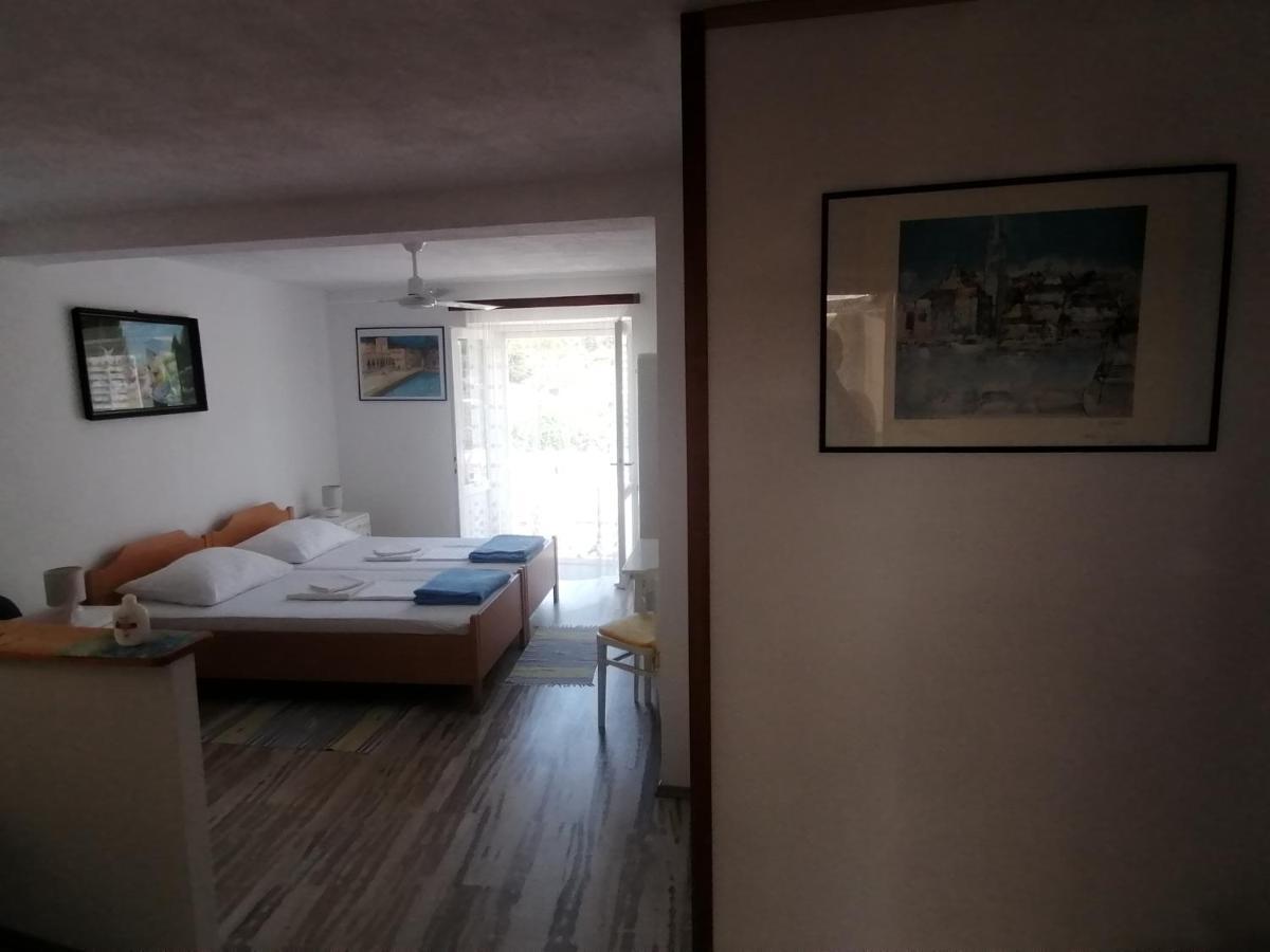 Guesthouse Bracanovic Хвар Экстерьер фото