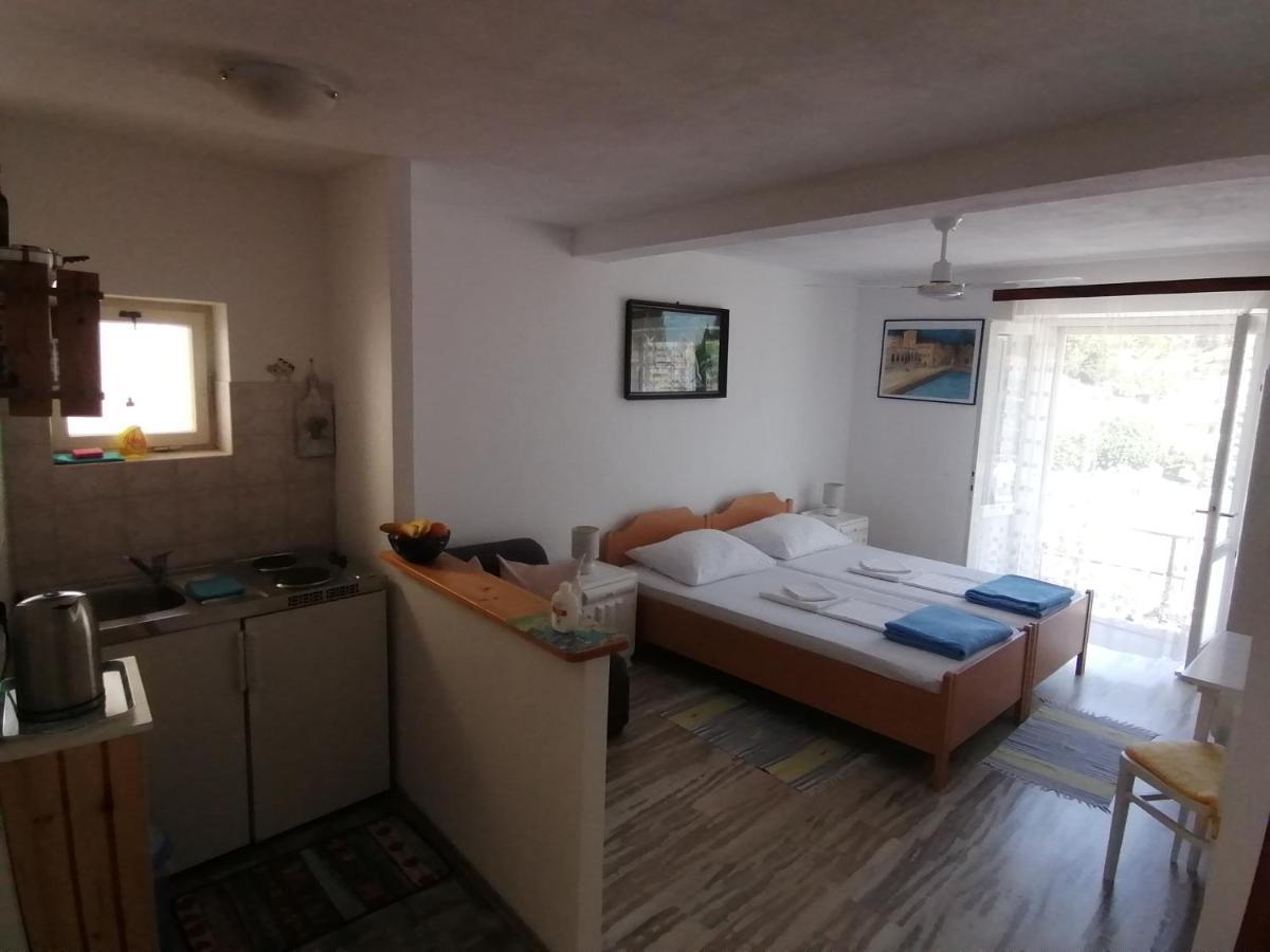 Guesthouse Bracanovic Хвар Экстерьер фото