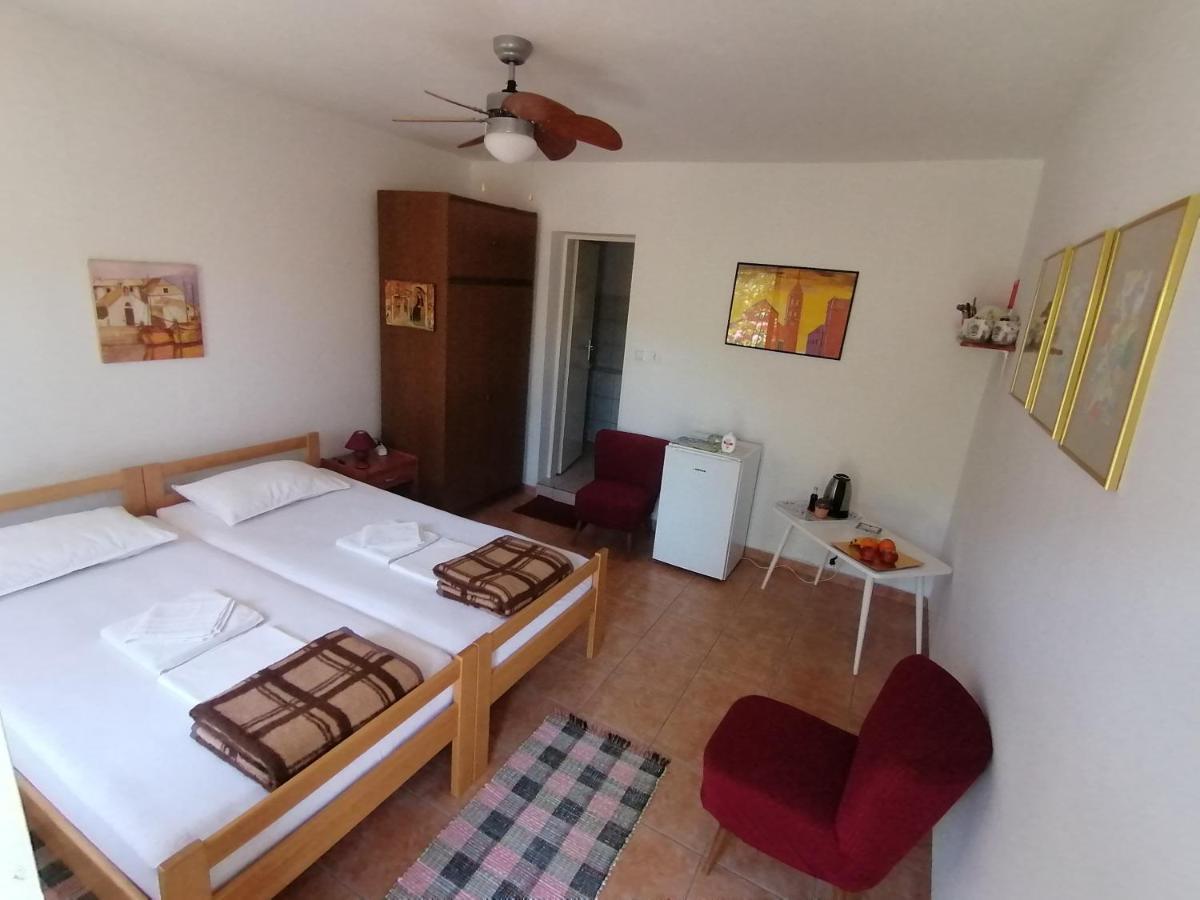 Guesthouse Bracanovic Хвар Экстерьер фото