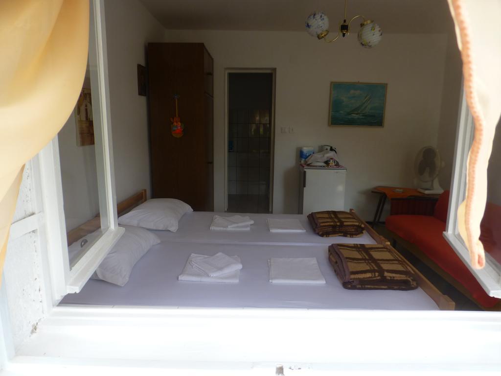 Guesthouse Bracanovic Хвар Экстерьер фото