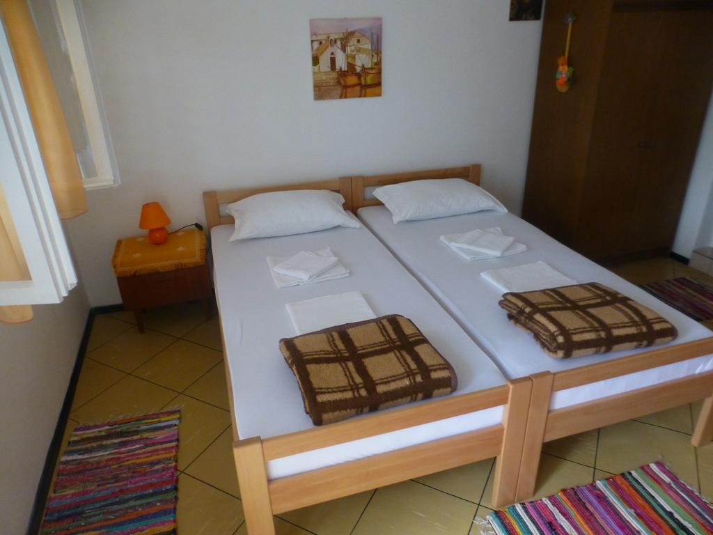 Guesthouse Bracanovic Хвар Экстерьер фото