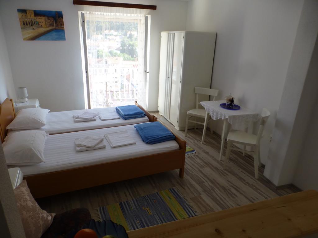 Guesthouse Bracanovic Хвар Экстерьер фото